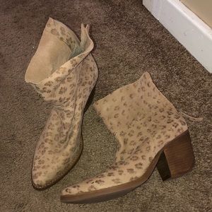 Women’s Matisse faded animal print booties